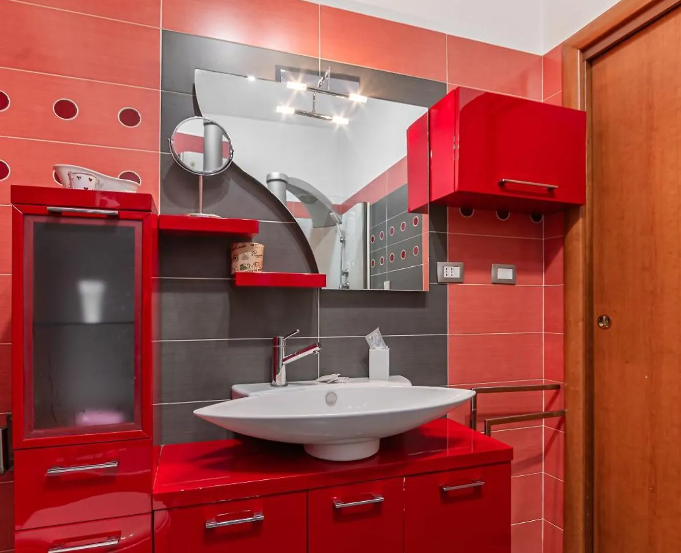 Guest House Mama - Cozy & Elegant Rome 0*,  Italy